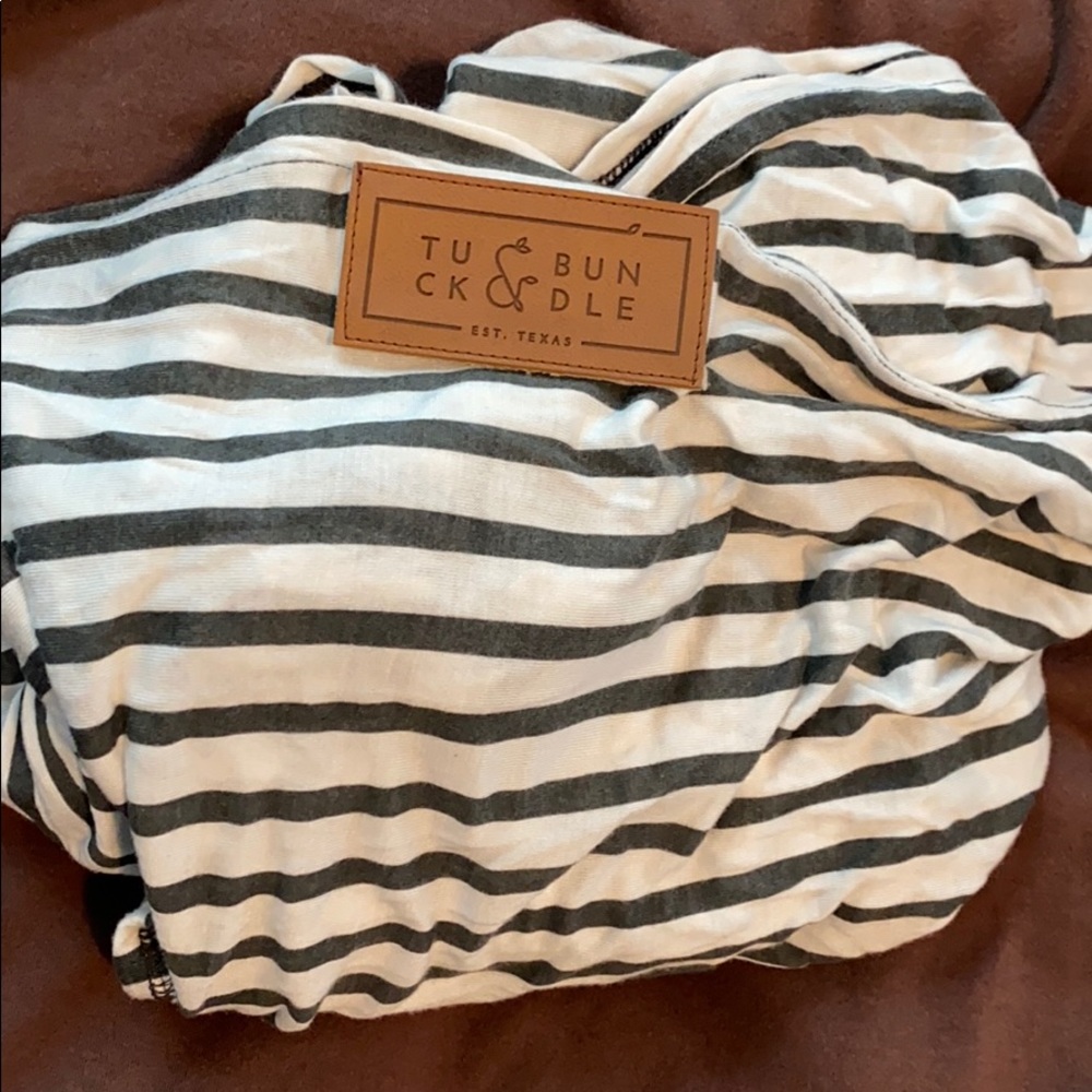 Tuck & Bundle baby wrap